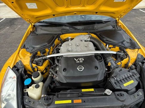 Used 2005 Nissan 350Z 35th Anniversary Edition w/ (N93) Cargo Convenience Pkg image 13