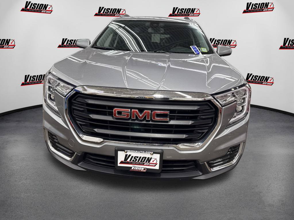 Used 2023 GMC Terrain SLE w/ Driver Convenience Package AWD/4WD image 2