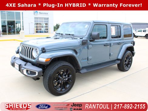 Used 2025 Jeep Wrangler Unlimited Sahara AWD/4WD image 1