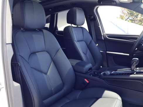New 2026 Porsche Macan AWD/4WD image 23