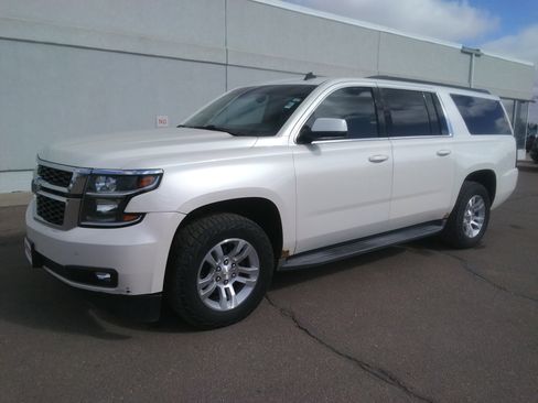 Used 2015 Chevrolet Suburban LT image 2