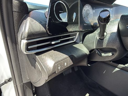 Used 2025 Hyundai Elantra SEL FWD image 27