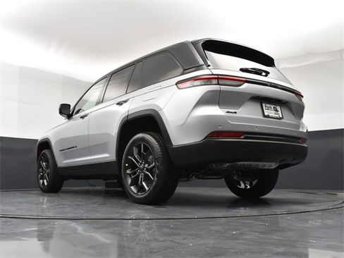 New 2025 Jeep Grand Cherokee Limited image 22