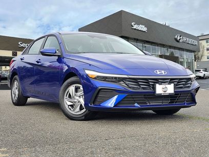 New 2025 Hyundai Elantra SE