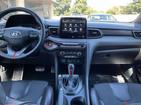 Used 2020 Hyundai Veloster Turbo image 16