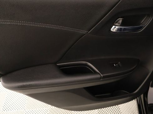Used 2017 Honda Accord EX-L image 17