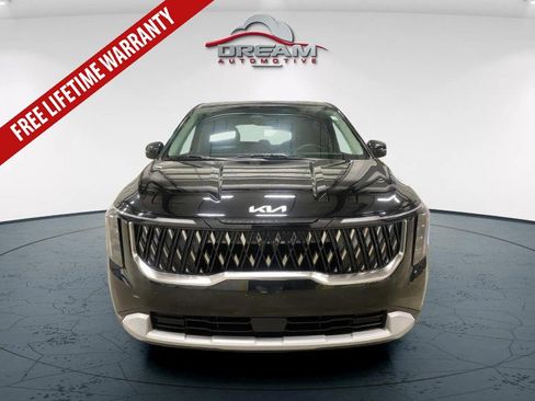 Used 2025 Kia Carnival FWD image 3