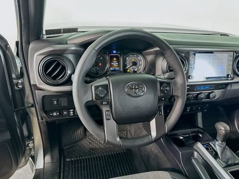 Used 2022 Toyota Tacoma TRD Off-Road w/ Technology Package AWD/4WD image 25