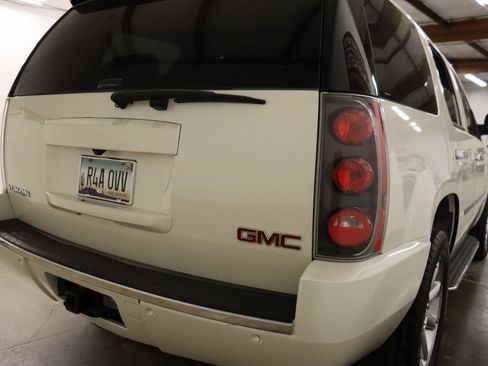 Used 2011 GMC Yukon Denali AWD/4WD image 17