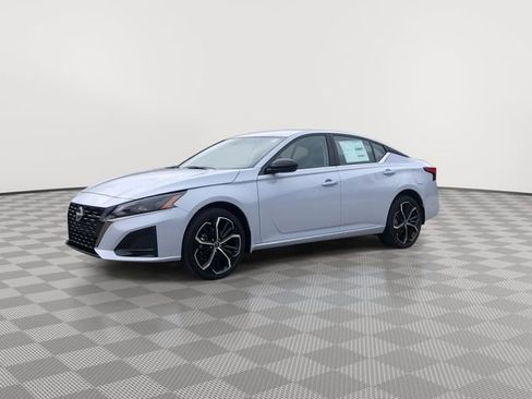 Certified 2025 Nissan Altima 2.5 SR image 5