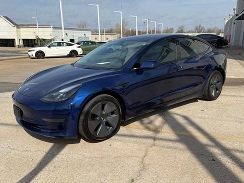 Used 2023 Tesla Model 3 Standard Range image 8