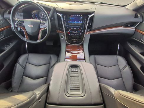 Used 2019 Cadillac Escalade ESV Luxury image 15