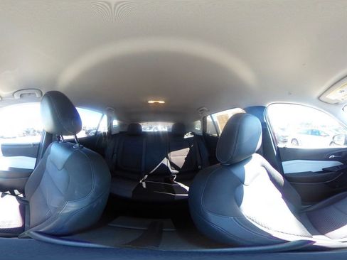 Used 2025 Chevrolet Trax LT image 40