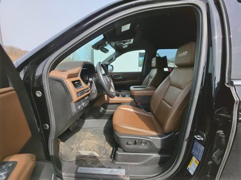 Used 2024 Chevrolet Tahoe High Country w/ Advanced Technology Package image 32