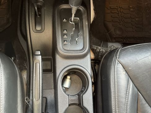 Used 2016 Jeep Wrangler Unlimited Sahara w/ Connectivity Group image 21