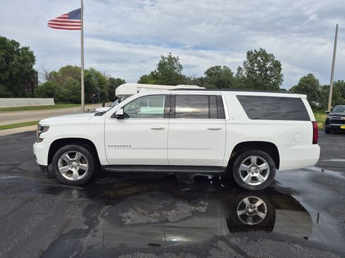 Used 2016 Chevrolet Suburban LT w/ Luxury Package AWD/4WD image 5