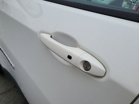 Used 2018 Jeep Compass Latitude w/ Popular Equipment Group image 10