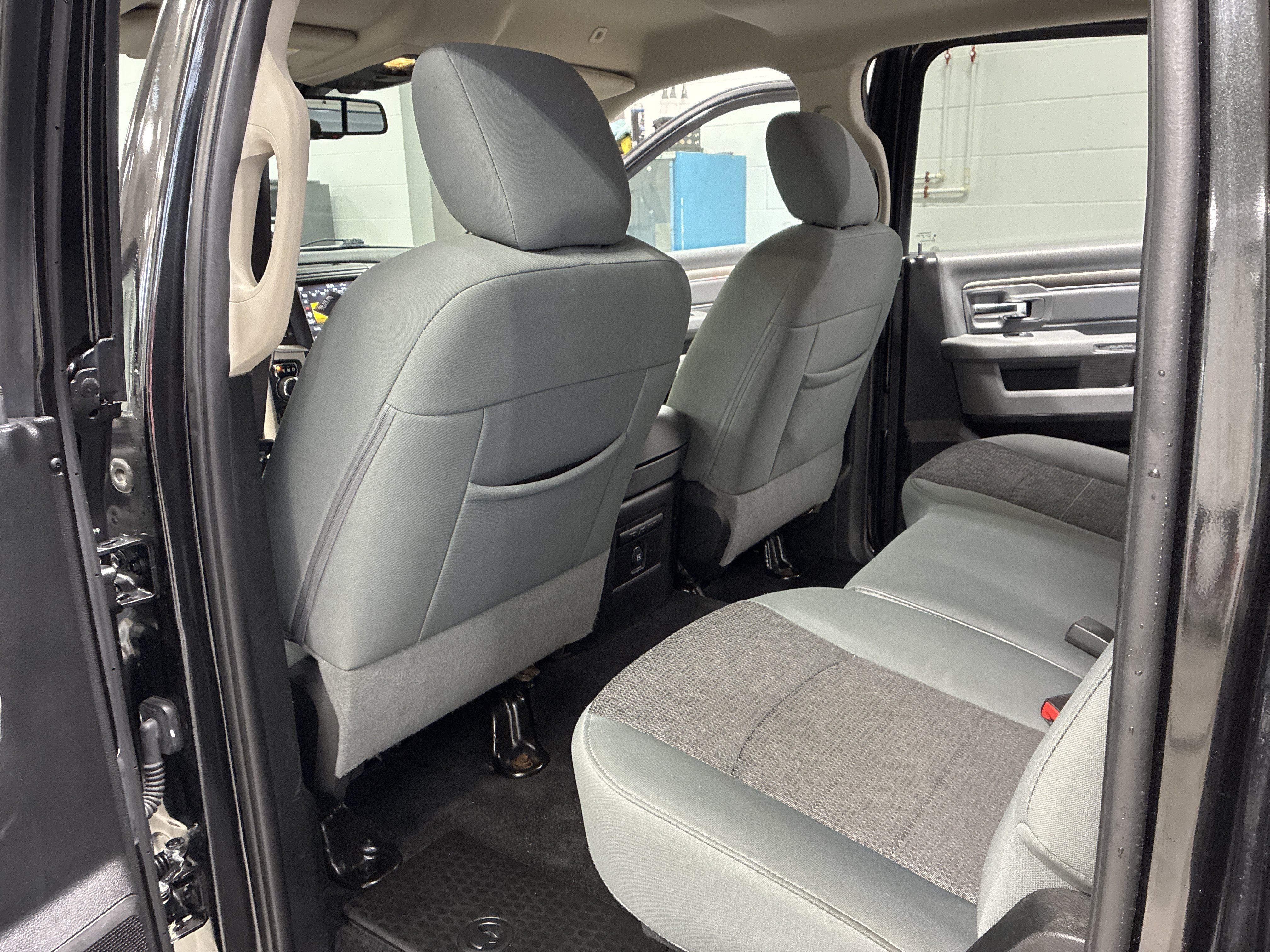 Used 2018 RAM 1500 SLT AWD/4WD image 14