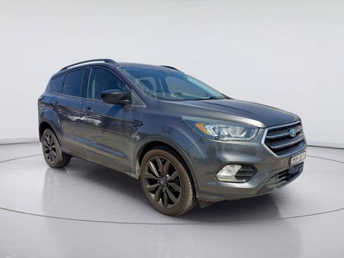 Used 2017 Ford Escape SE w/ SE Sport Appearance Package FWD image 1