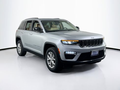 Used 2022 Jeep Grand Cherokee Limited image 3