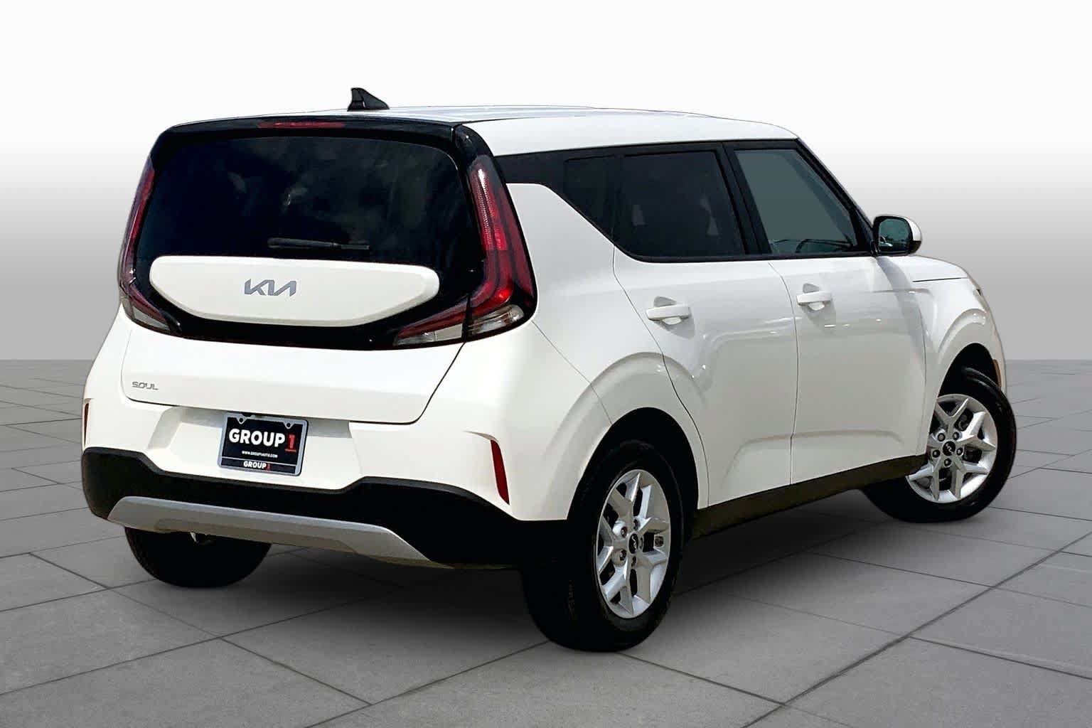 Used 2025 Kia Soul LX w/ LX Technology Package FWD image 12