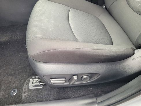 Used 2022 Toyota RAV4 XLE image 15