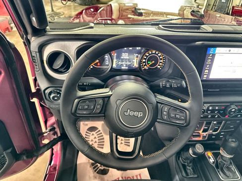 Used 2024 Jeep Wrangler Unlimited Sport AWD/4WD image 17