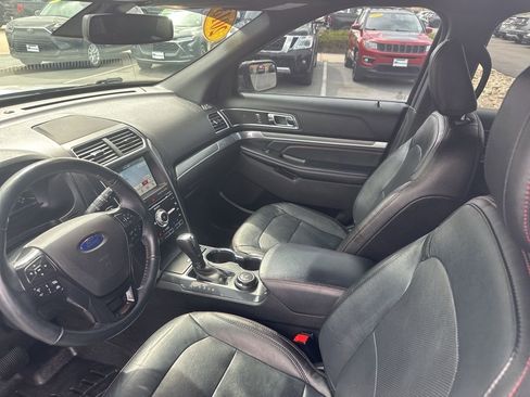 Used 2018 Ford Explorer Sport w/ Equipment Group 401A AWD/4WD image 15