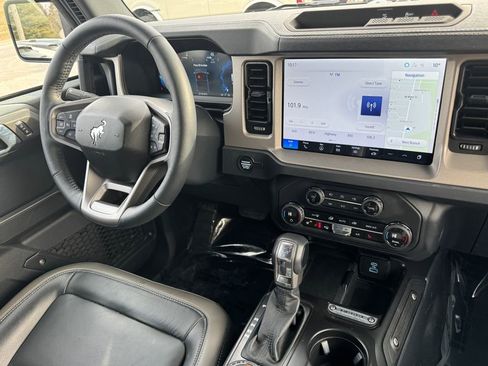 Used 2025 Ford Bronco Outer Banks image 22
