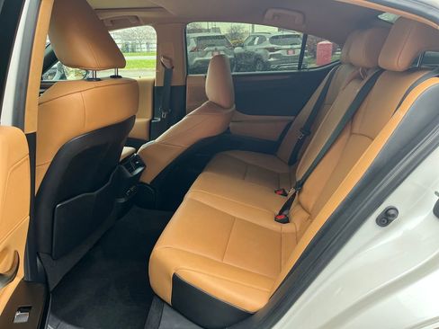 Used 2024 Lexus ES 350 w/ Premium Package image 26