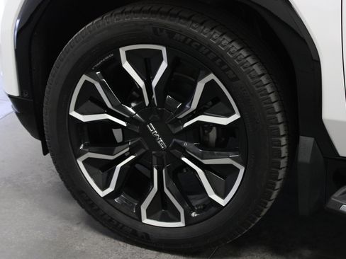 Used 2025 GMC Sierra EV Denali AWD/4WD image 10