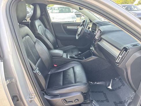 Used 2023 Volvo XC40 B4 Core w/ Convenience Package FWD image 28
