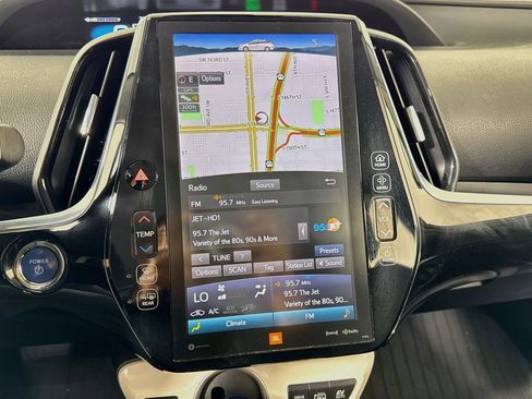 Used 2017 Toyota Prius Prime Advanced FWD image 33