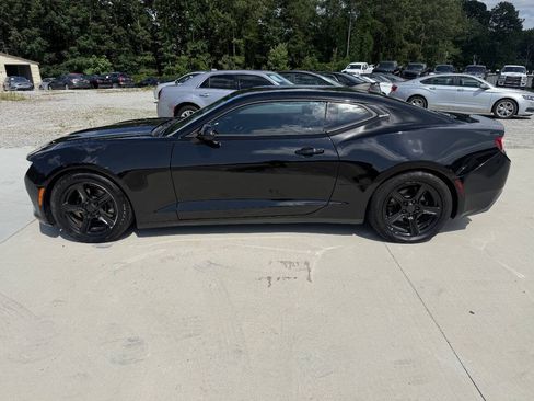 Used 2017 Chevrolet Camaro LT RWD image 2