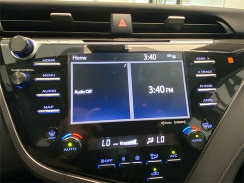 Used 2020 Toyota Camry XLE image 15