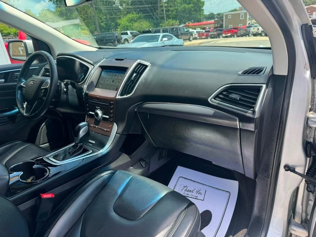 Used 2017 Ford Edge Titanium w/ Technology Package FWD image 22