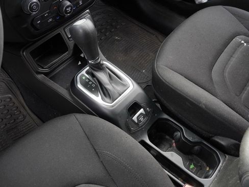 Used 2021 Jeep Renegade Latitude image 17