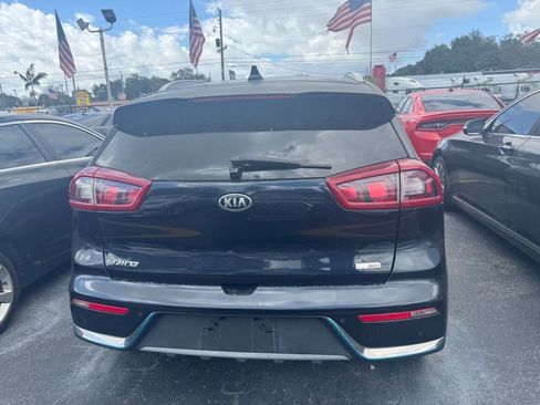 Used 2018 Kia Niro EX Premium image 4