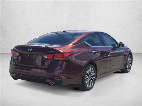 Used 2024 Nissan Altima 2.5 SV w/ SV Premium Package FWD image 5