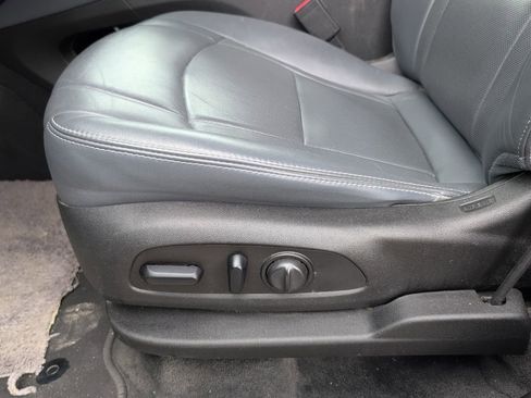 Used 2020 Buick Enclave Essence FWD image 15