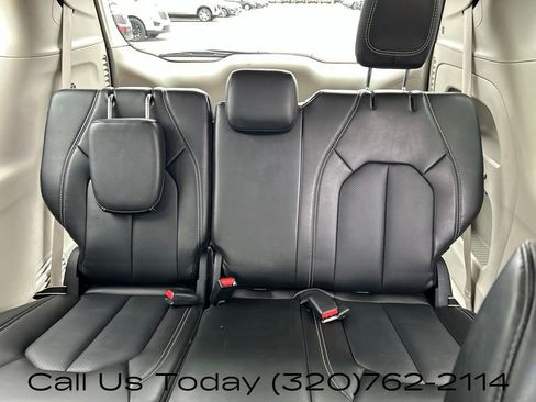 Used 2024 Chrysler Pacifica Touring-L FWD image 41