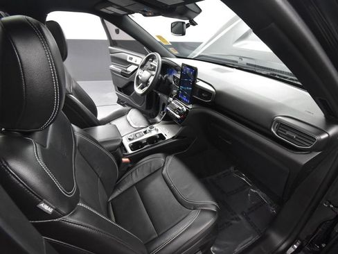 Used 2024 Ford Explorer ST w/ Technology Package image 60