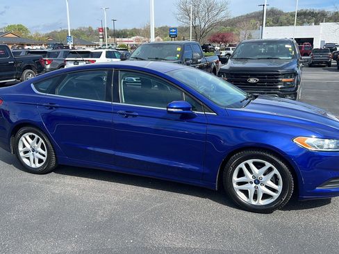 Used 2016 Ford Fusion SE image 3