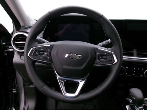Used 2026 Chevrolet Trax ACTIV FWD image 6