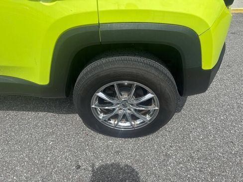 Used 2017 Jeep Renegade Altitude FWD image 10