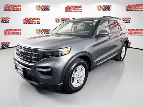 Used 2022 Ford Explorer XLT w/ Equipment Group 202A AWD/4WD image 12