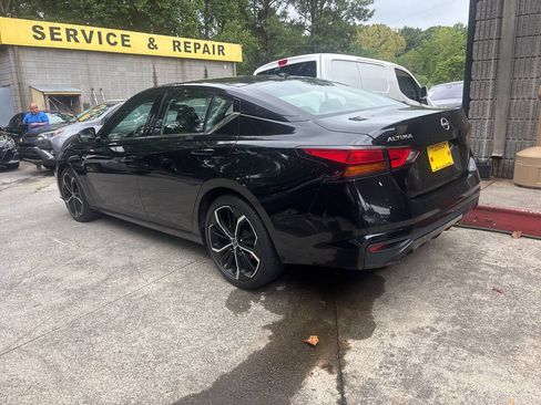 Used 2023 Nissan Altima 2.5 SR FWD image 8