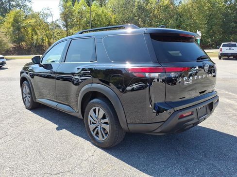 Used 2025 Nissan Pathfinder SV image 7