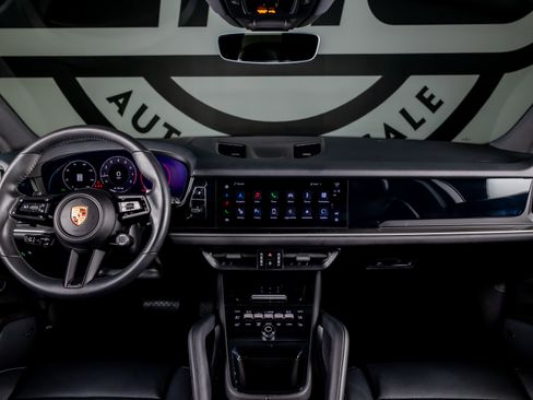 Used 2025 Porsche Cayenne image 2