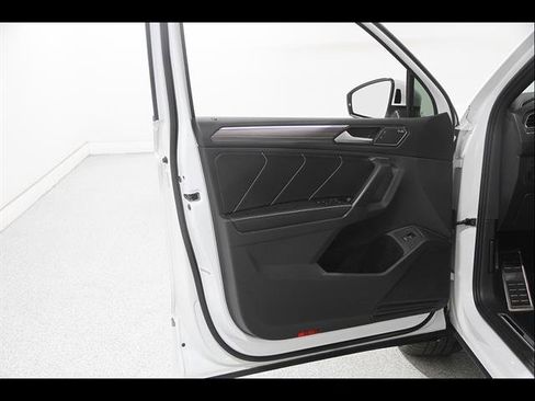 Certified 2023 Volkswagen Tiguan SEL R-Line AWD/4WD image 4